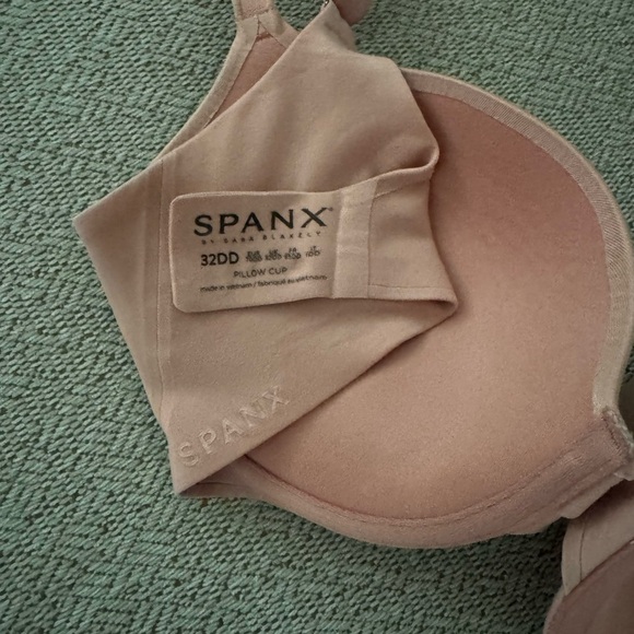 SPANX Pillow bra 32DD - Picture 2 of 3